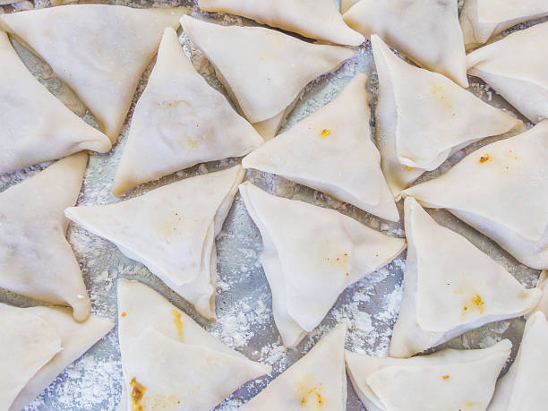 Frozen Chicken Samosi – 12 Pcs